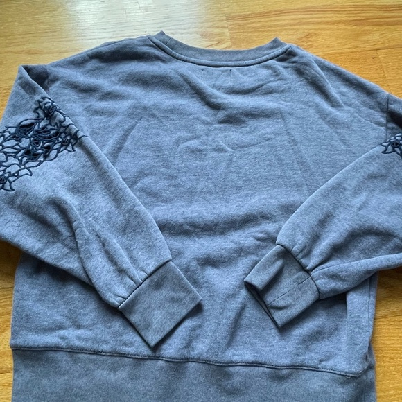 American Eagle Gray Sweatshirt with Embroidered Sleeves Size Small - Picture 5 of 5